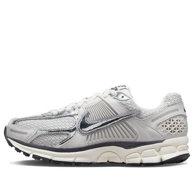 nike zoom vomero 5 gym shoes